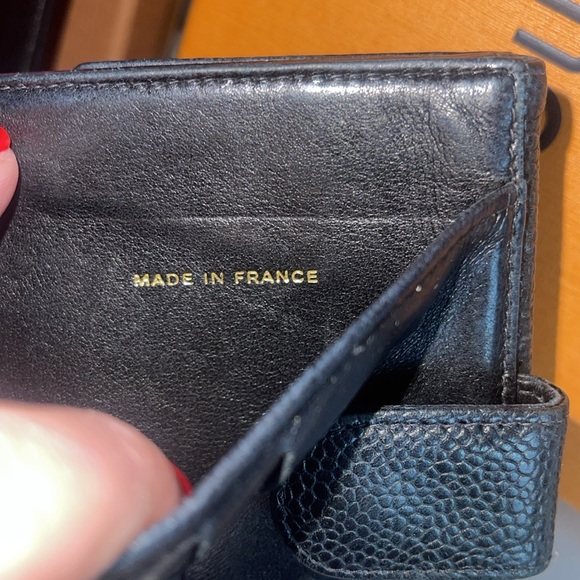 🔥EUC Chanel caviar bifold wallet🔥 Full inclusion - Picture 7 of 10
